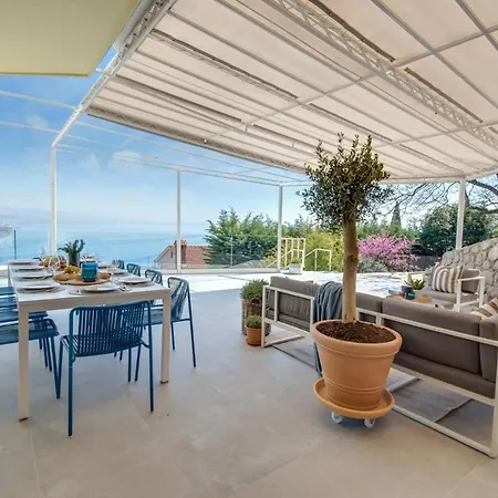 Premium Villa, Heatable Infinity Pool, Jacuzzi And Seaview, And Just 10min By Foot