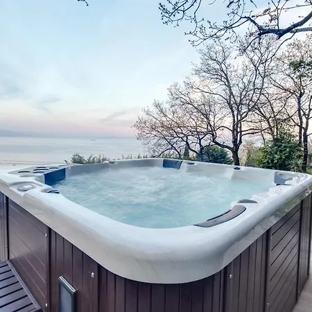 Premium Villa, Heatable Infinity Pool, Jacuzzi And Seaview, And Just 10min By Foot Volosko