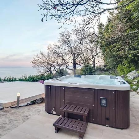 Premium Villa, Heatable Infinity Pool, Jacuzzi And Seaview, And Just 10min By Foot Volosko