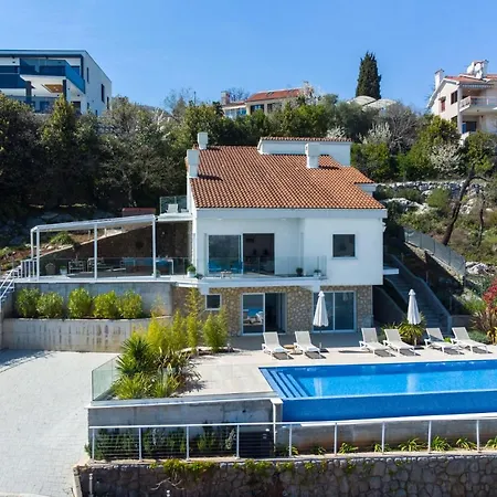 Premium Villa, Heatable Infinity Pool, Jacuzzi And Seaview, And Just 10min By Foot