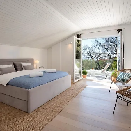 Premium Villa, Heatable Infinity Pool, Jacuzzi And Seaview, And Just 10min By Foot Volosko
